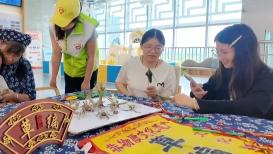 吴镇宇晒费曼王嘉尔合照
