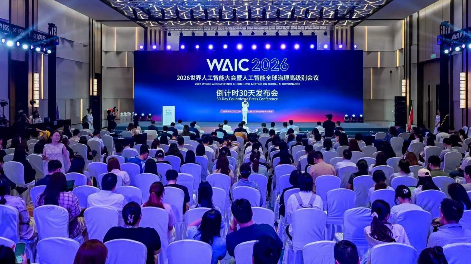 海警号万吨舰首次参加对台任务